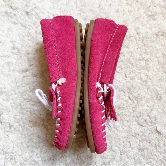 Minnetonka Moccasins 2605 - Childrens Thunderbird Moccasin - Hot Pink Suede - Picture 5 of 8